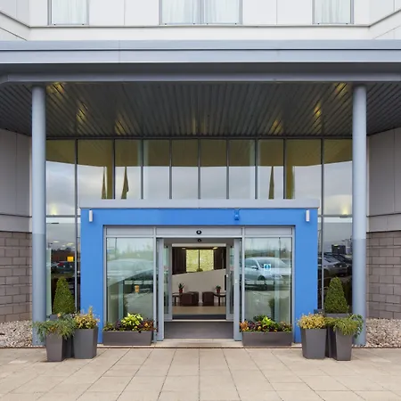Holiday Inn Express London Stansted Airport By Ihg-3